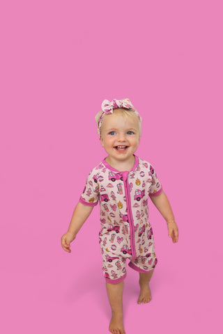 BLAZING BOWS AND HYDRANTS DREAM SHORTIE