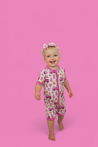 BLAZING BOWS AND HYDRANTS DREAM SHORTIE