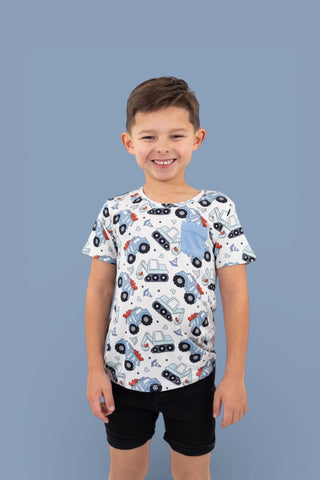 LOVE UNDER CONSTRUCTION DREAM POCKET TEE