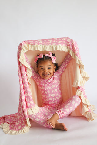 COASTAL CHIC DREAM RUFFLE BLANKET