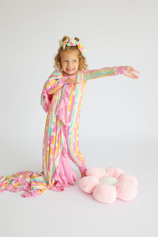 DAISY STRIPE DELIGHT RUFFLE DREAM BLANKET