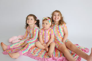 DAISY STRIPE DELIGHT RUFFLE DREAM BLANKET