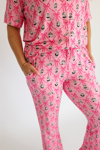 Pink pajama set with ribbon and figure print pattern, short sleeves and flare pants.