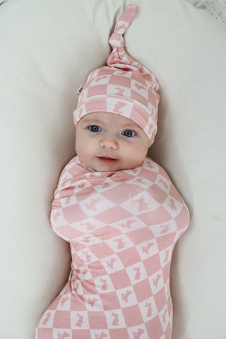 HOPPITY BLUSH CHECKERS DREAM SWADDLE & BEANIE