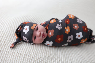 NEUTRAL DAISIES DREAM SWADDLE & BEANIE