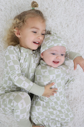 HIPPITY SAGE CHECKERS DREAM SWADDLE & BEANIE