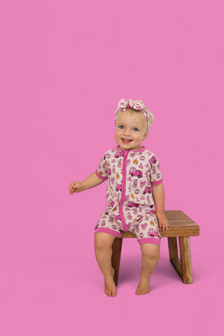 BLAZING BOWS AND HYDRANTS DREAM SHORTIE