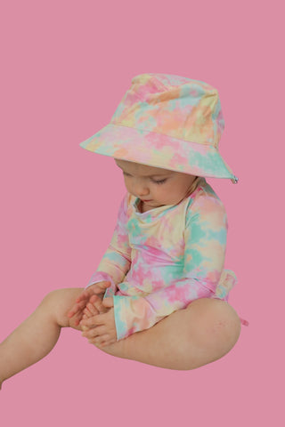 RAINBOW CLOUDS DREAM BUCKET HAT