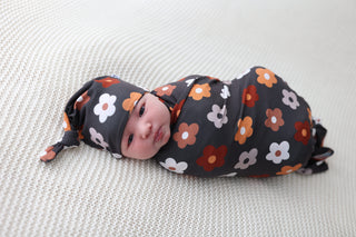 NEUTRAL DAISIES DREAM SWADDLE & BEANIE