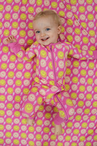 RADIANT SMILES DREAM RUFFLE BLANKET