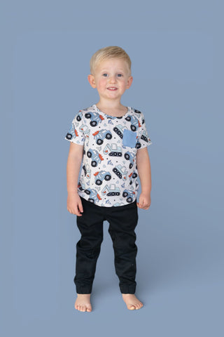 LOVE UNDER CONSTRUCTION DREAM POCKET TEE