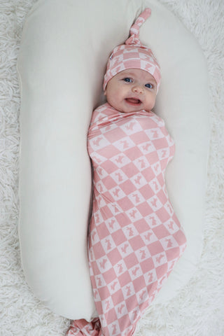 HOPPITY BLUSH CHECKERS DREAM SWADDLE & BEANIE