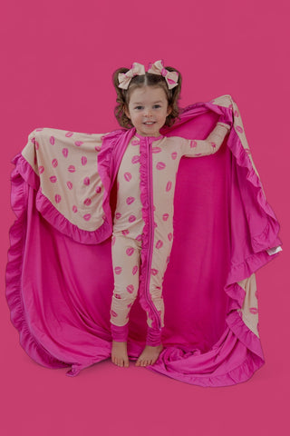 PUCKER UP DREAM RUFFLE BLANKET