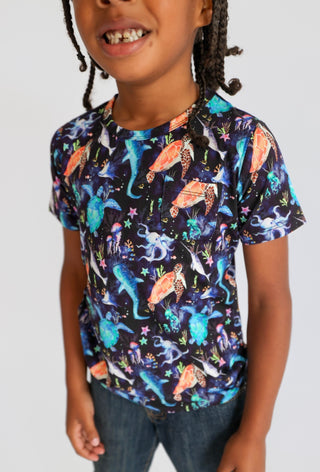 MIDNIGHT REEF DREAM POCKET TEE