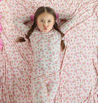 EXCLUSIVE LOVE YOUR SHELL DREAM RUFFLE BLANKET