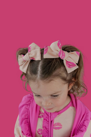 PUCKER UP DREAM BOW HAIR CLIPS