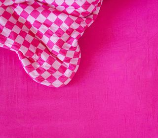 HOT PINK DREAM CRIB SHEET