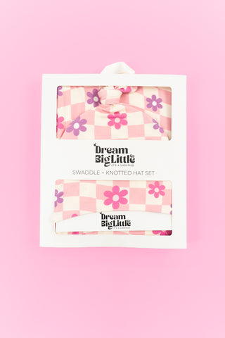 WAVY DAISY CHECKERS DREAM SWADDLE & BEANIE