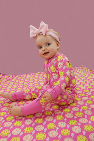 RADIANT SMILES DREAM RUFFLE BLANKET