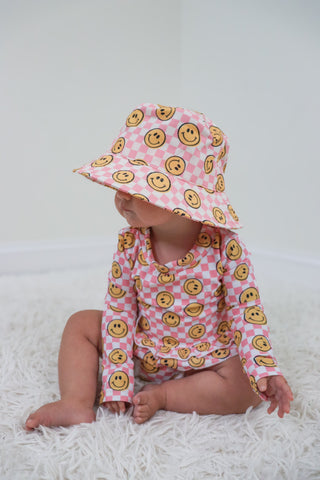 BLUSHIN' CHECKERS DREAM BUCKET HAT