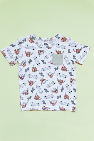 EXCLUSIVE MOO-VING FAST DREAM POCKET TEE