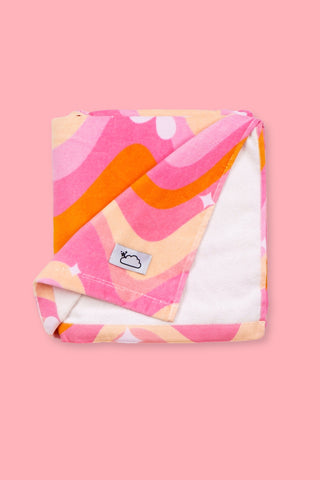 GROOVY FLORAL DREAM TOWEL