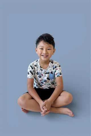 LOVE UNDER CONSTRUCTION DREAM POCKET TEE