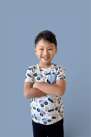 LOVE UNDER CONSTRUCTION DREAM POCKET TEE