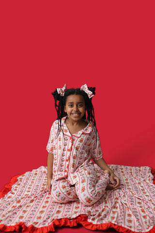 BERRY BEAR BLISS DREAM RUFFLE BLANKET